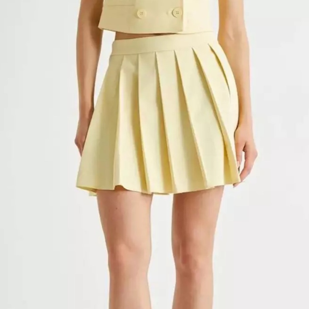 Forever 21 Yellow Pleated Skirt